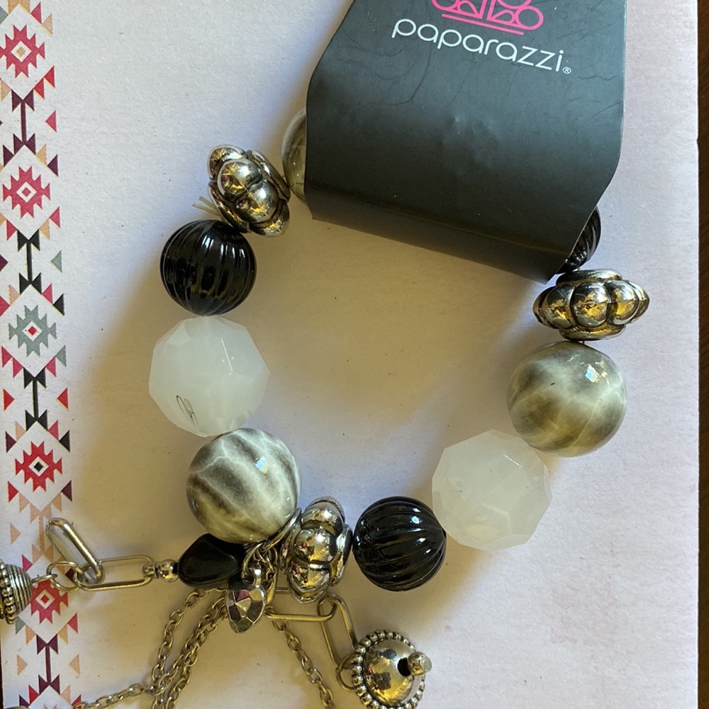 Paparazzi  black & white bracelet